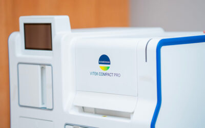 Bactériologie automatisée : Lancement du VITEK COMPACT PRO au GABON